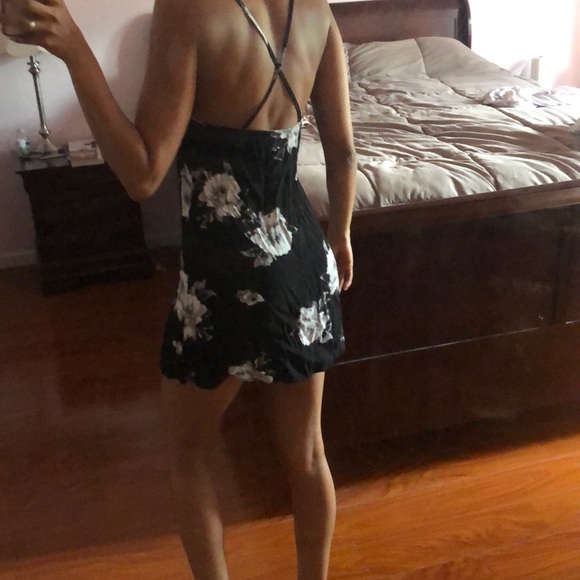 Black and white flower dress - Picture 2 of 3